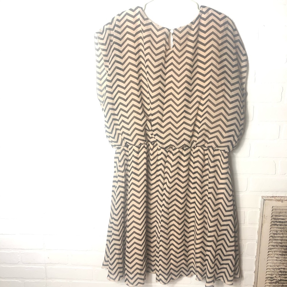 Tacera woman 2x black tan chevron dress